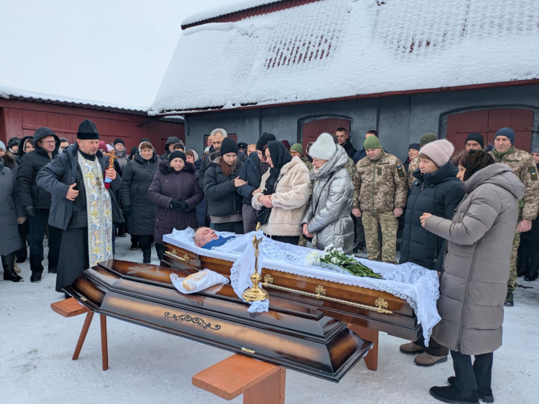 З перших днів війни став на захист України: на Волині провели в останню путь воїна Миколу Положевця