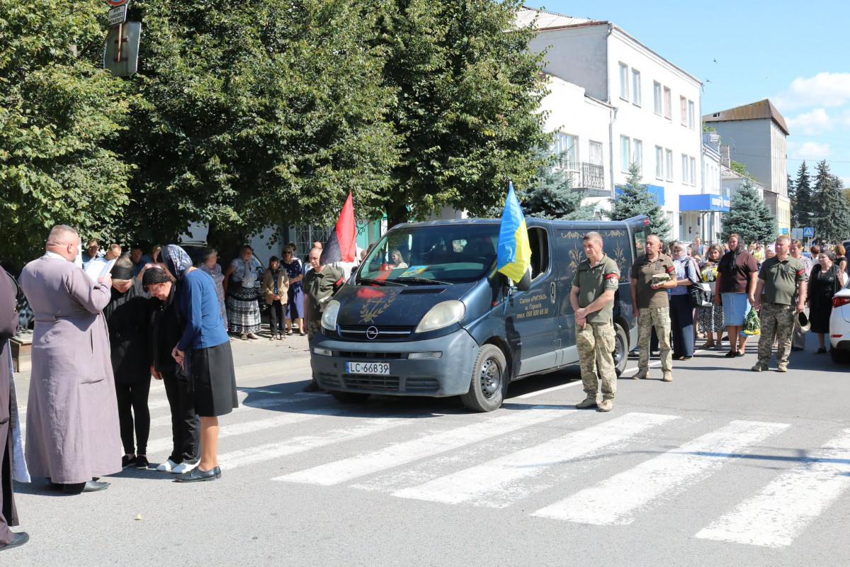Загинув на Донеччині ще у 2025 році: на Волині провели в останню дорогу захисника Віталія Новосада
