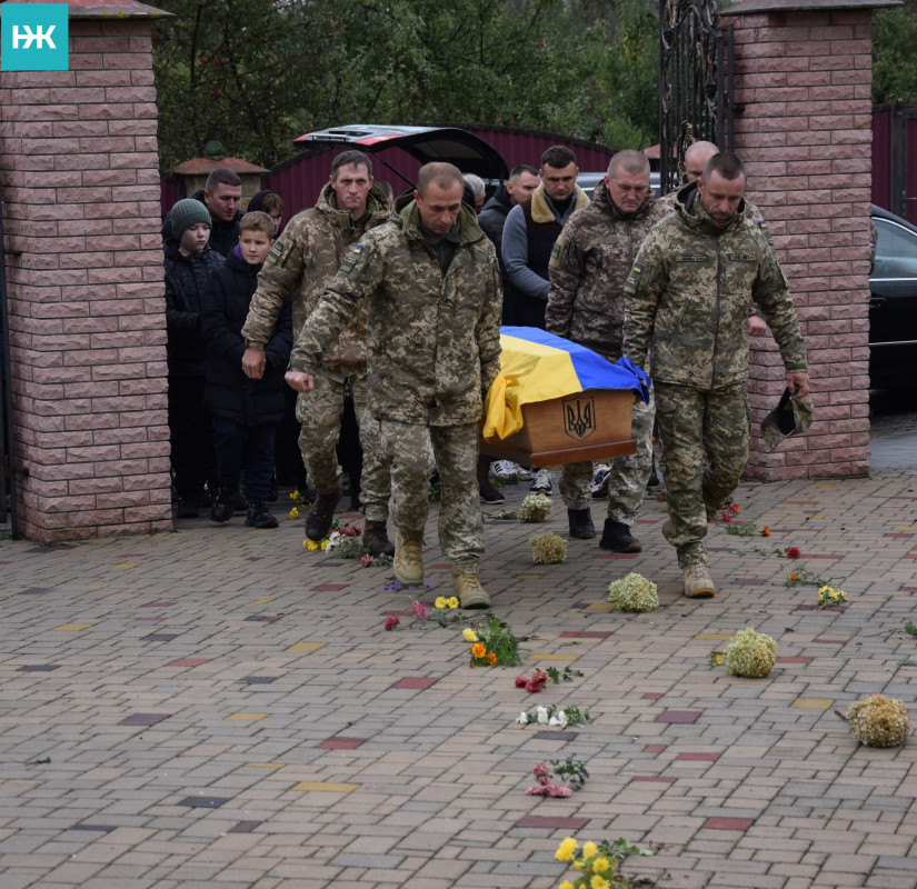 Повернувся «на щиті» після довгих місяців очікування: на Волині в останню дорогу провели Героя Володимира Губарика