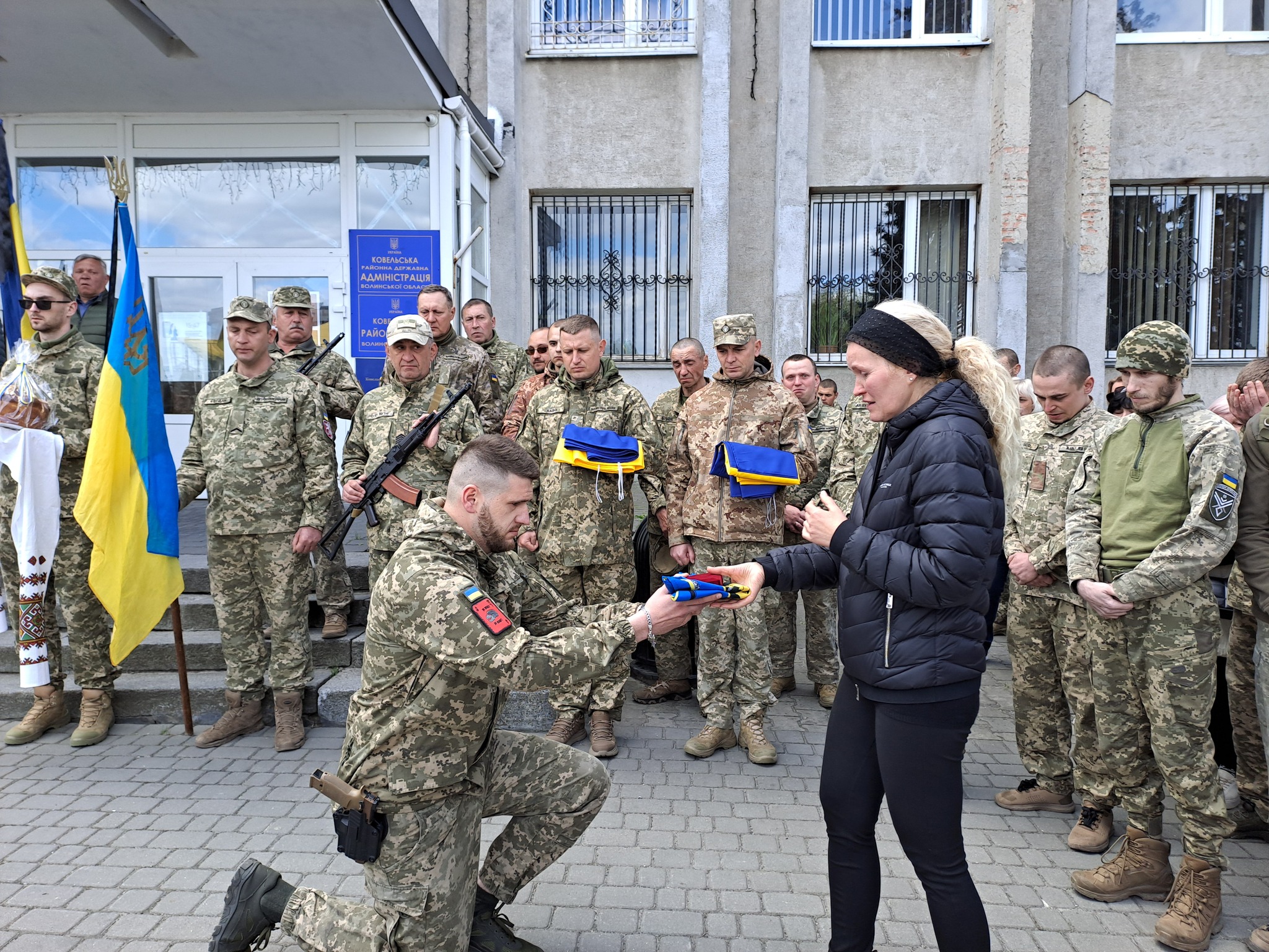 «Тато – моя душа, яку з мене вирвали»: на Волині в один день попрощалися з двома Героями - Максимом Плотніковим та Русланом Фатхудіновим