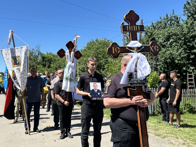 Поліцейський, що став Героєм: на Волині попрощалися з полеглим воїном Юрієм Кривошапкою