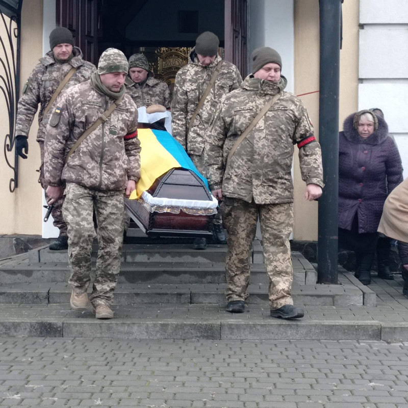 Довгий час вважався зниклим безвісти, однак, на жаль, дива не сталося: на Волині поховали молодого Героя Вадима Слєпцова