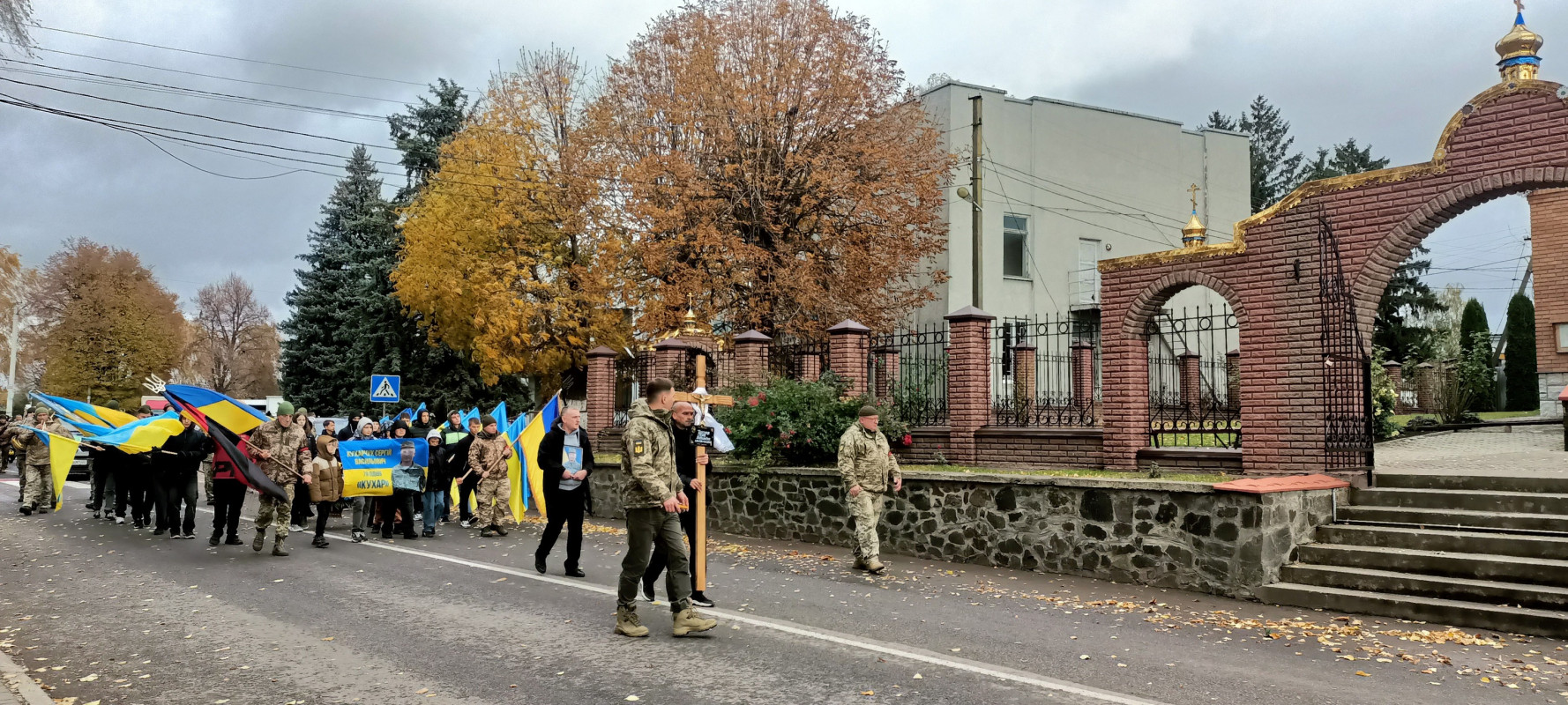 У Луцькому районі попрощалися з Героєм Сергієм Кухарчуком, який понад чотири місяці вважався зниклим безвісти