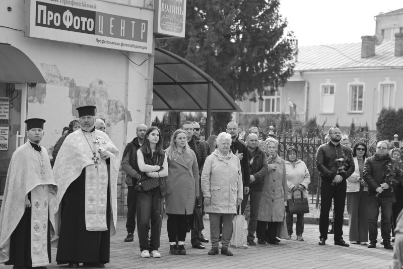 Помер у лікарні від важких поранень: у Луцьку попрощалися з Героєм Русланом Пилипюком