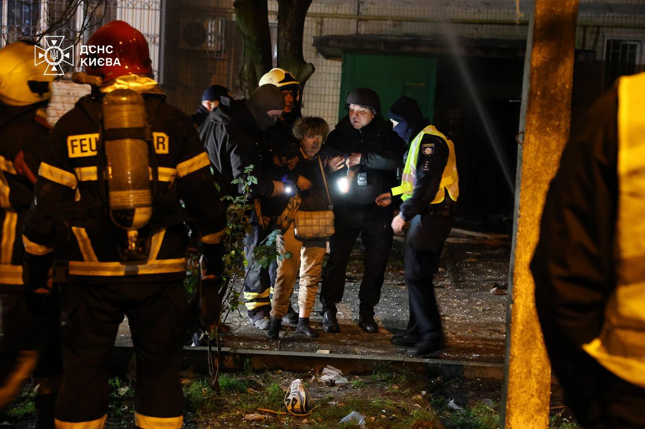 Атака на Київ дронами та ракетами: є загиблі та десятки поранених, серед них діти