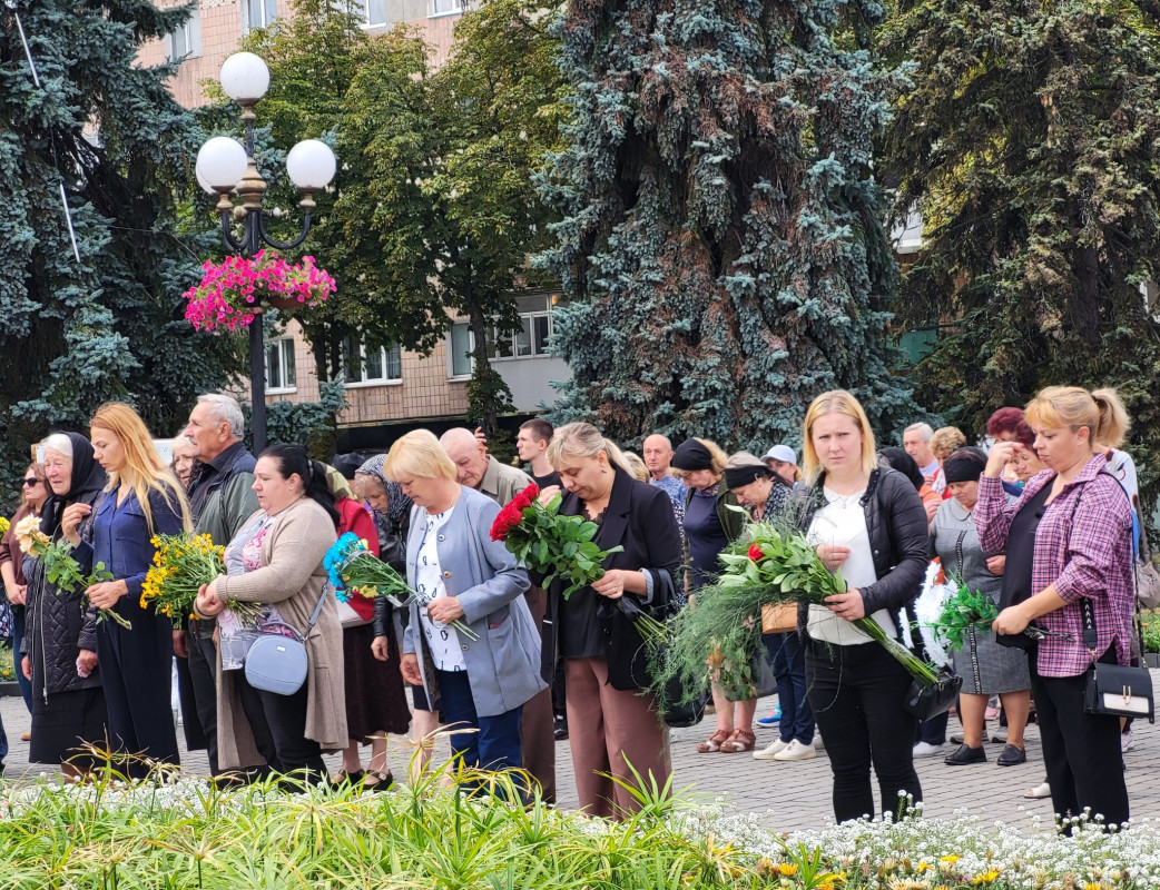 Понад рік вважався зниклим безвісти: на Волині провели в останню дорогу Героя Василя Тарасюка