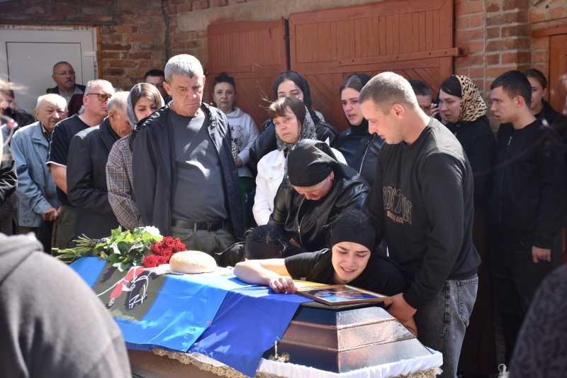Два роки вважався безвісти зниклим: на Волині попрощалися з Героєм Віктором Шоломом
