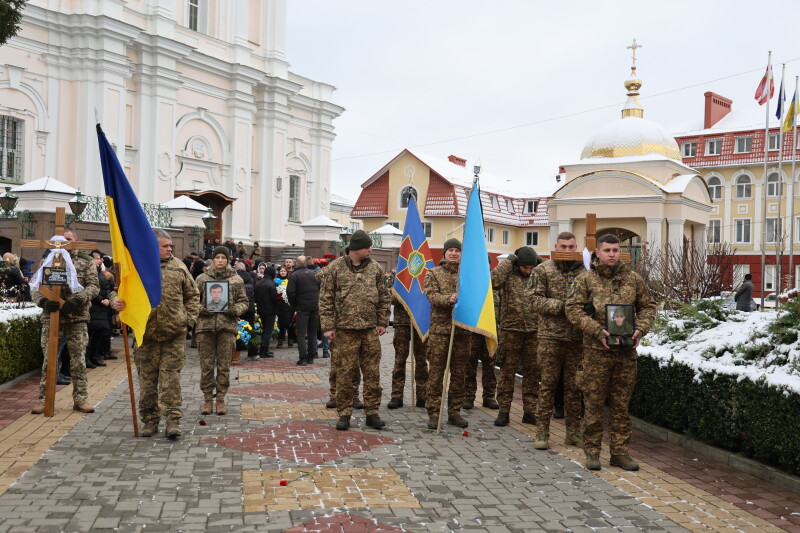 Чорний день: у Луцьку попрощалися одразу з двома Героями - Вадимом Радюком та Романом Сокольським