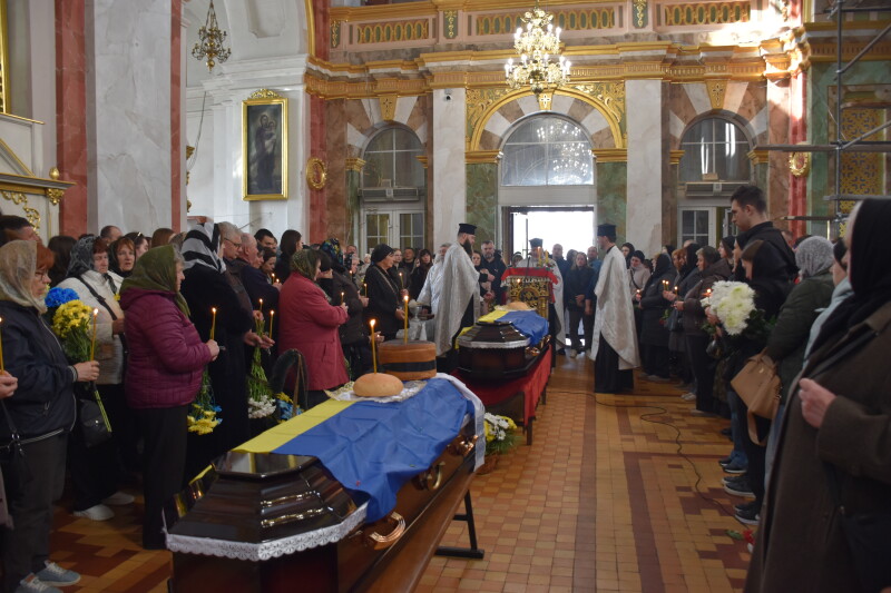 Луцьк попрощався із двома Героями — Анатолієм Андрусиком та Богданом Новосадом