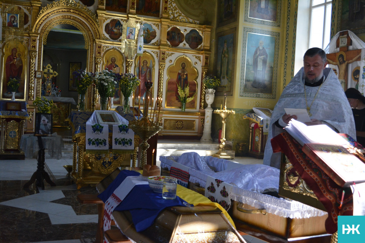 Пройшов крізь жахіття війни: волиняни провели в останню дорогу захисника України Степана Смаля