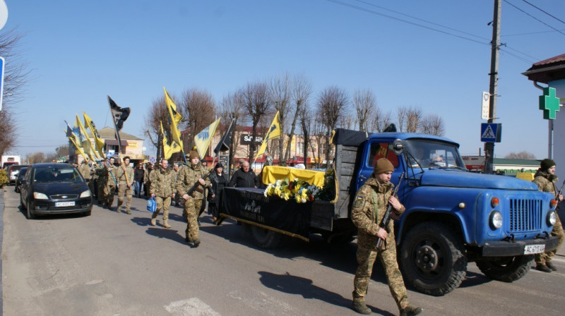 У громаді на Волині попрощалися із 23-річним розвідником «Азова» Назаром Поліщуком