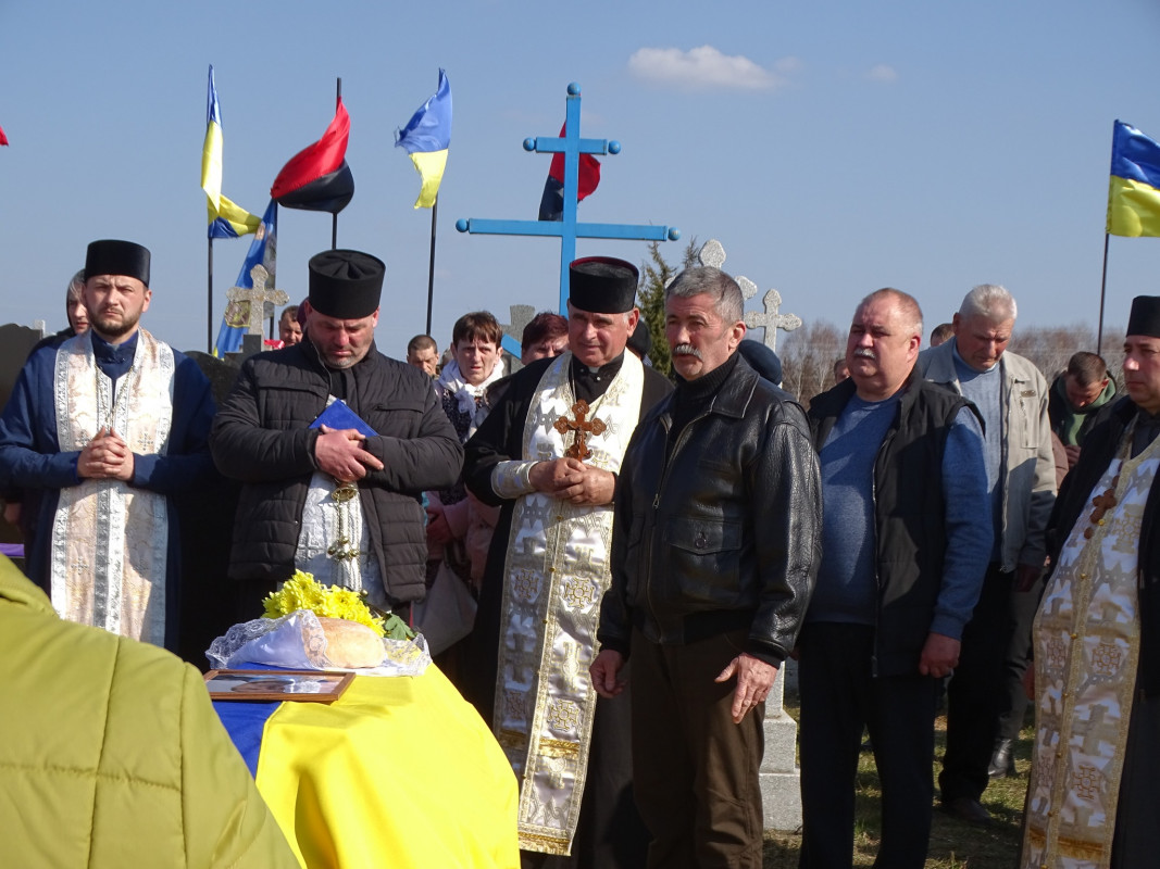 На Волині провели в останню путь Героя Василя Кравчука, який загинув два роки тому