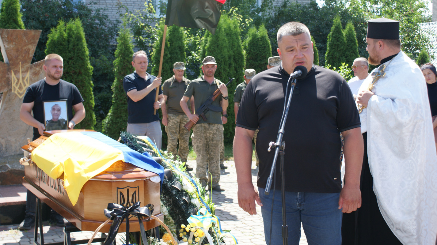 «За його голову окупанти обіцяли винагороду»: на Волині попрощалися з легендарним розвідником Віктором Зенцом