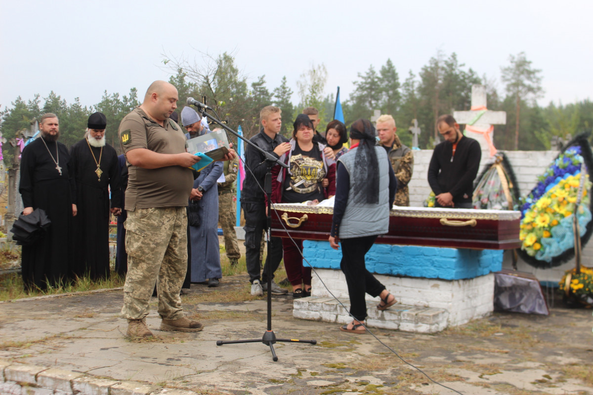 Не дожив до 50-річчя один день: на Волині поховали загиблого Героя Івана Гайдучика