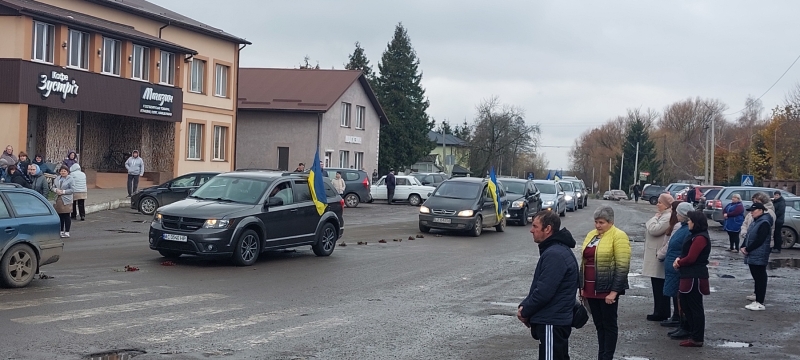 Загинув внаслідок удару FPV-дроном: волиняни попрощалися із загиблим Героєм Сергієм Семчуком