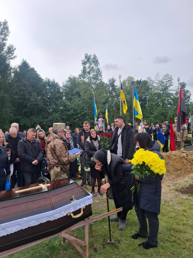 Волиняни попрощалися із захисником Олександром Пінчуком, який понад два роки вважався зниклим безвісти