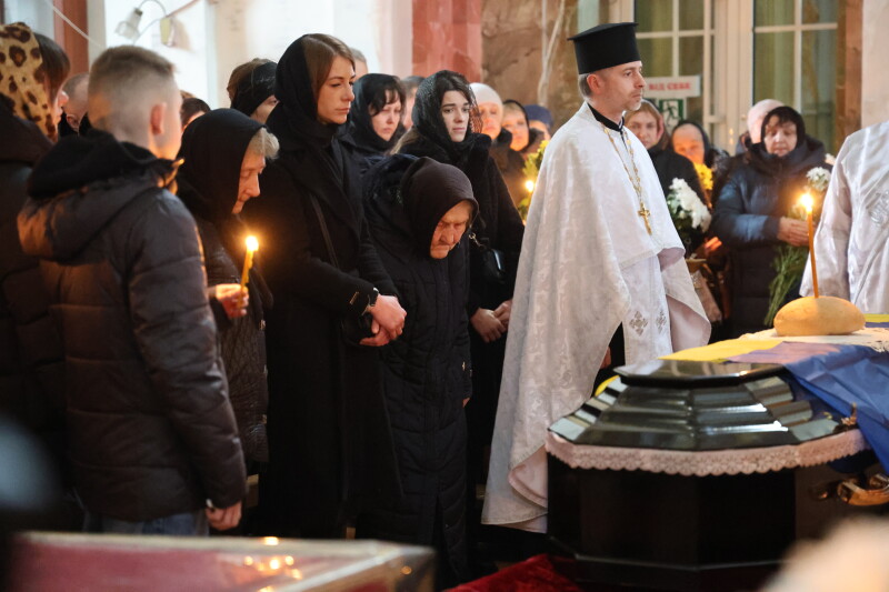 Загинув понад рік тому: у Луцьку попрощалися з військовослужбовцем Сергієм Мацюком