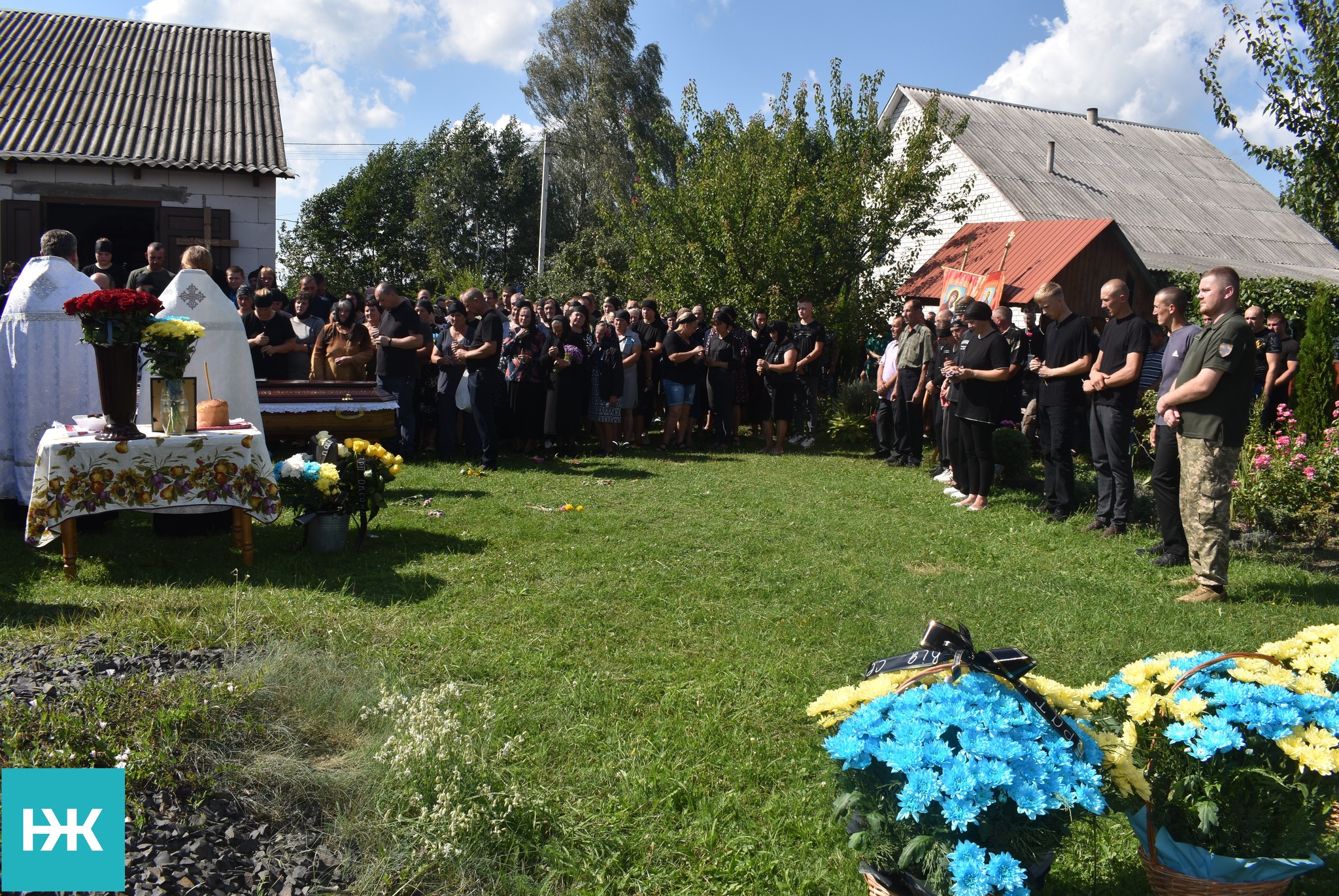 Напівсиротами зосталися троє дітей: на Волині попрощалися з Героєм Олександром Жилкою