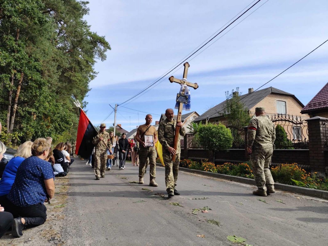 Овдовіла молода дружина, без батька залишилося двоє синочків: на Волині поховали Героя Віталія Дудка