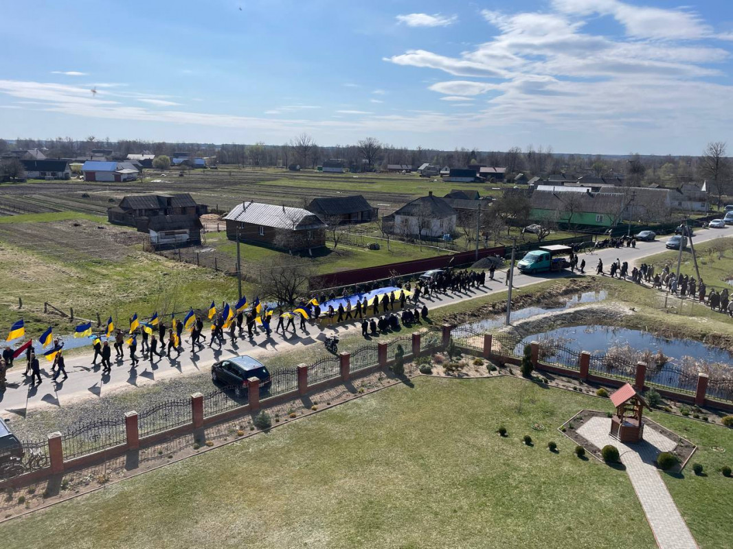 Прекрасний чоловік і батько, надійний побратим: на Волині поховали 29-річного захисника Миколу Півня