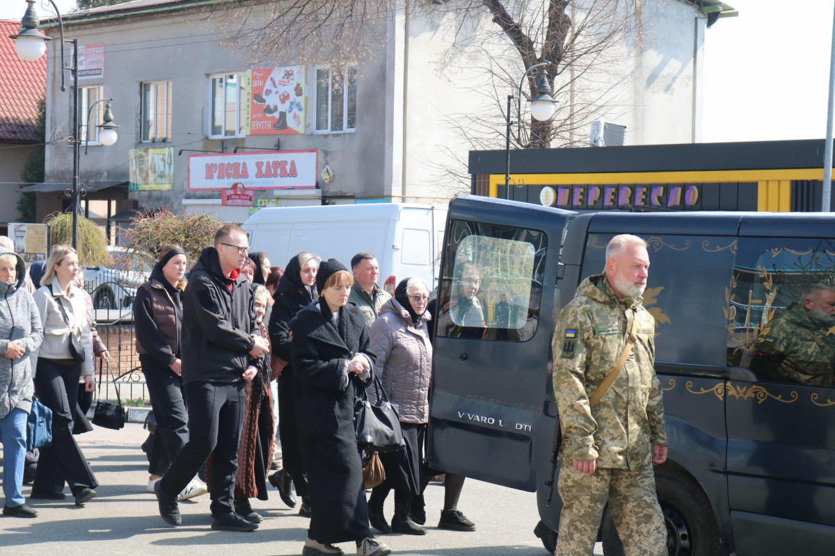 Життя присвятив порятунку інших: на Волині провели в останню дорогу воїна Олександра Батуру