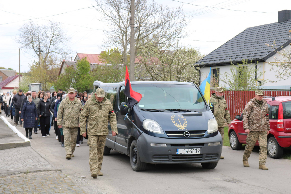 Навіки у строю: волиняни провели в останню путь свого Героя Івана Василюка