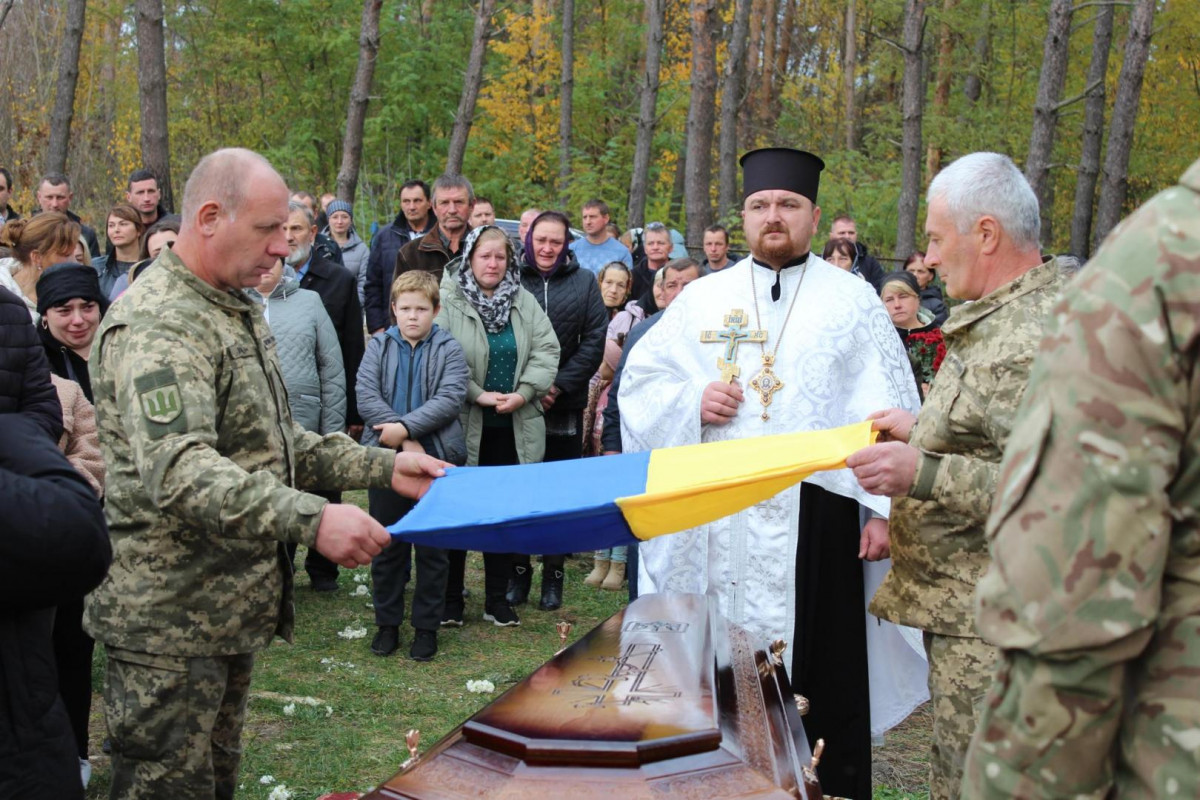 Маленький син ніколи більше не побачить тата: на Волині попрощалися з Героєм Миколою Мясковським