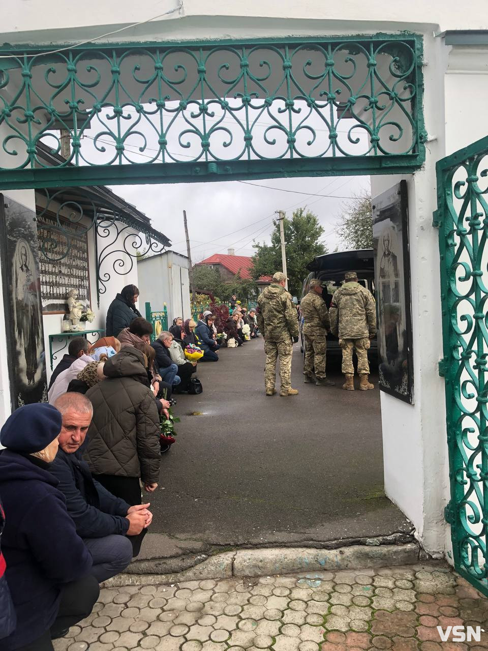 Війна забрала у батьків двох синів: на Волині попрощалися з воїном Русланом Барщевським