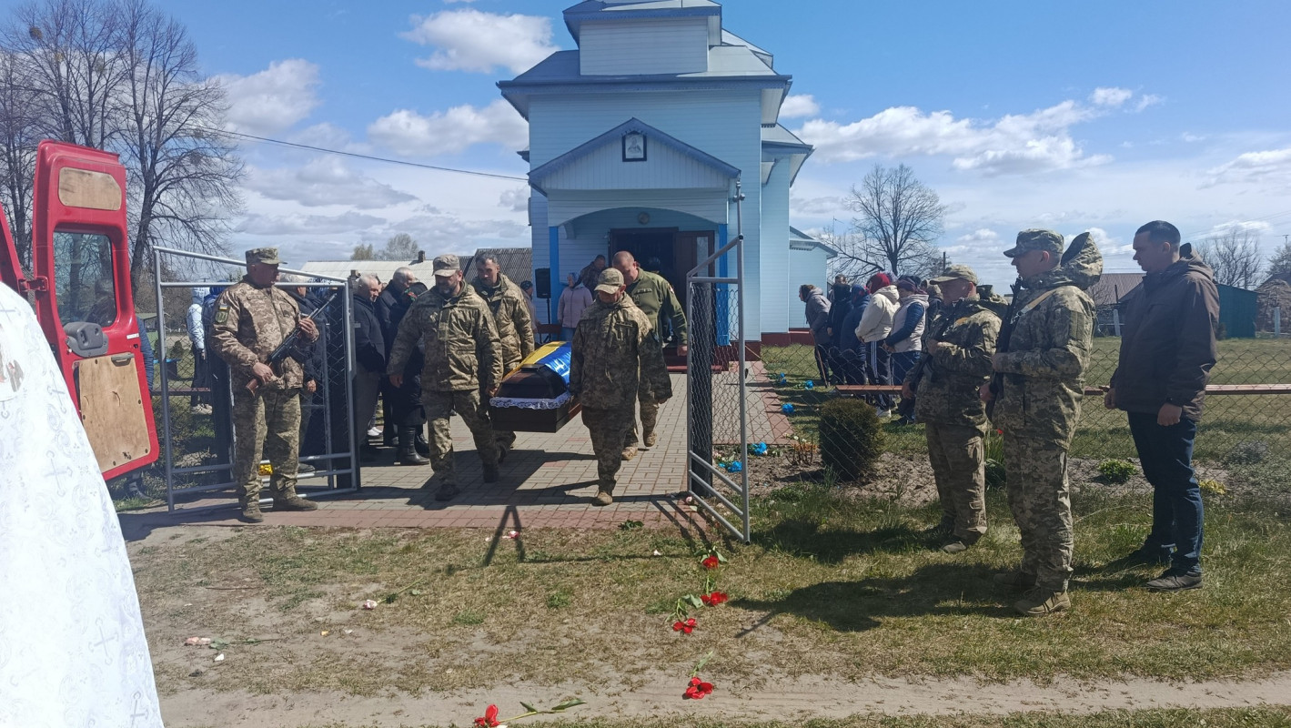 Навіки 41: на Волині в останню земну путь провели Героя Євгена Котельницького, який майже рік вважався зниклим безвісти