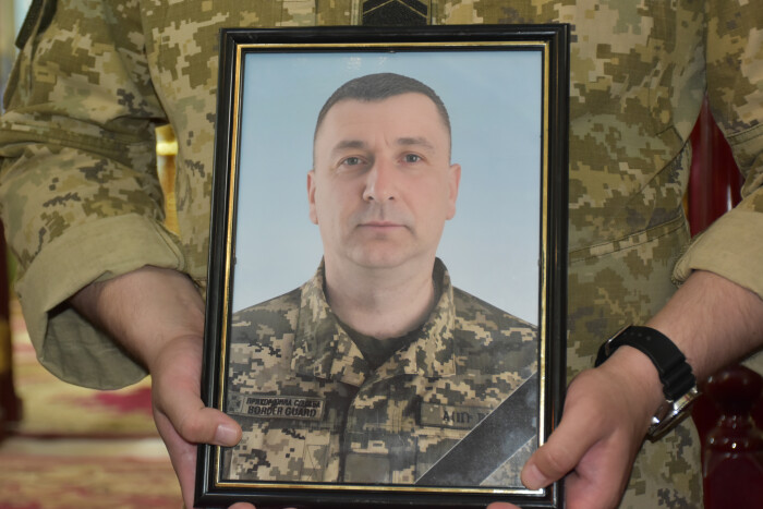 Навіки 42: у Луцькій громаді попрощалися з Героєм Віталієм Півчуком