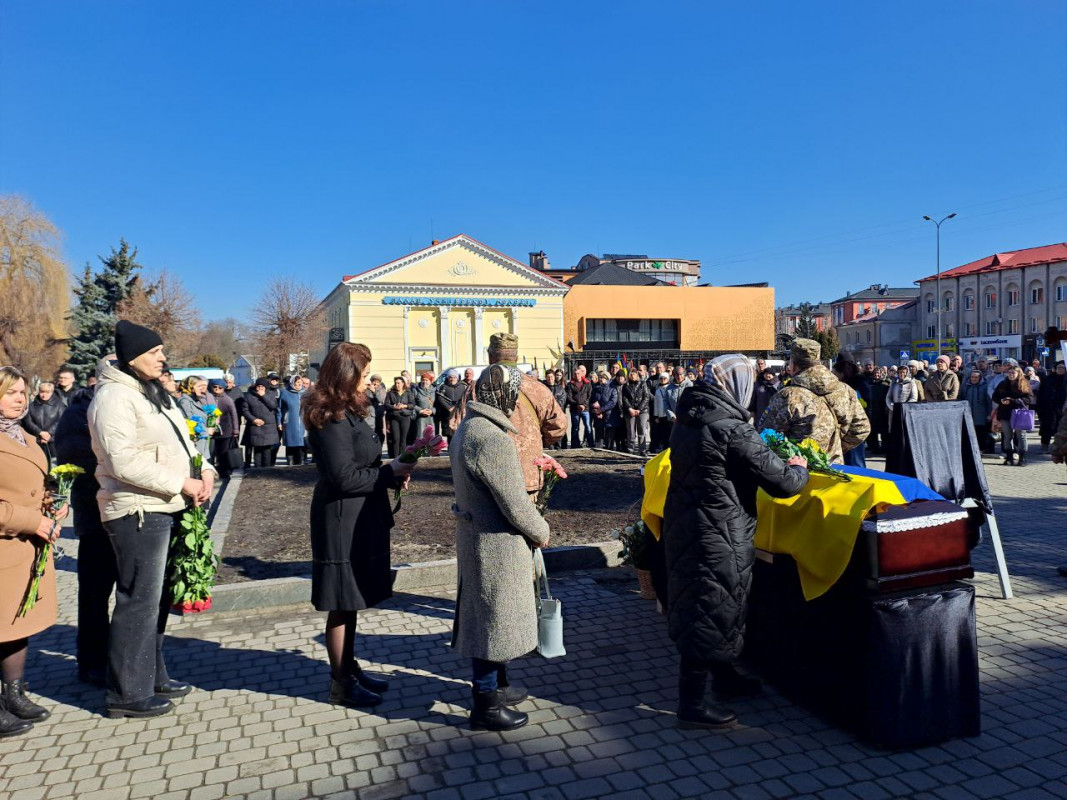 Мав приїхати у відпустку, а повернувся навіки «на щиті»: на Волині попрощалися з Героєм Олександром Маслом