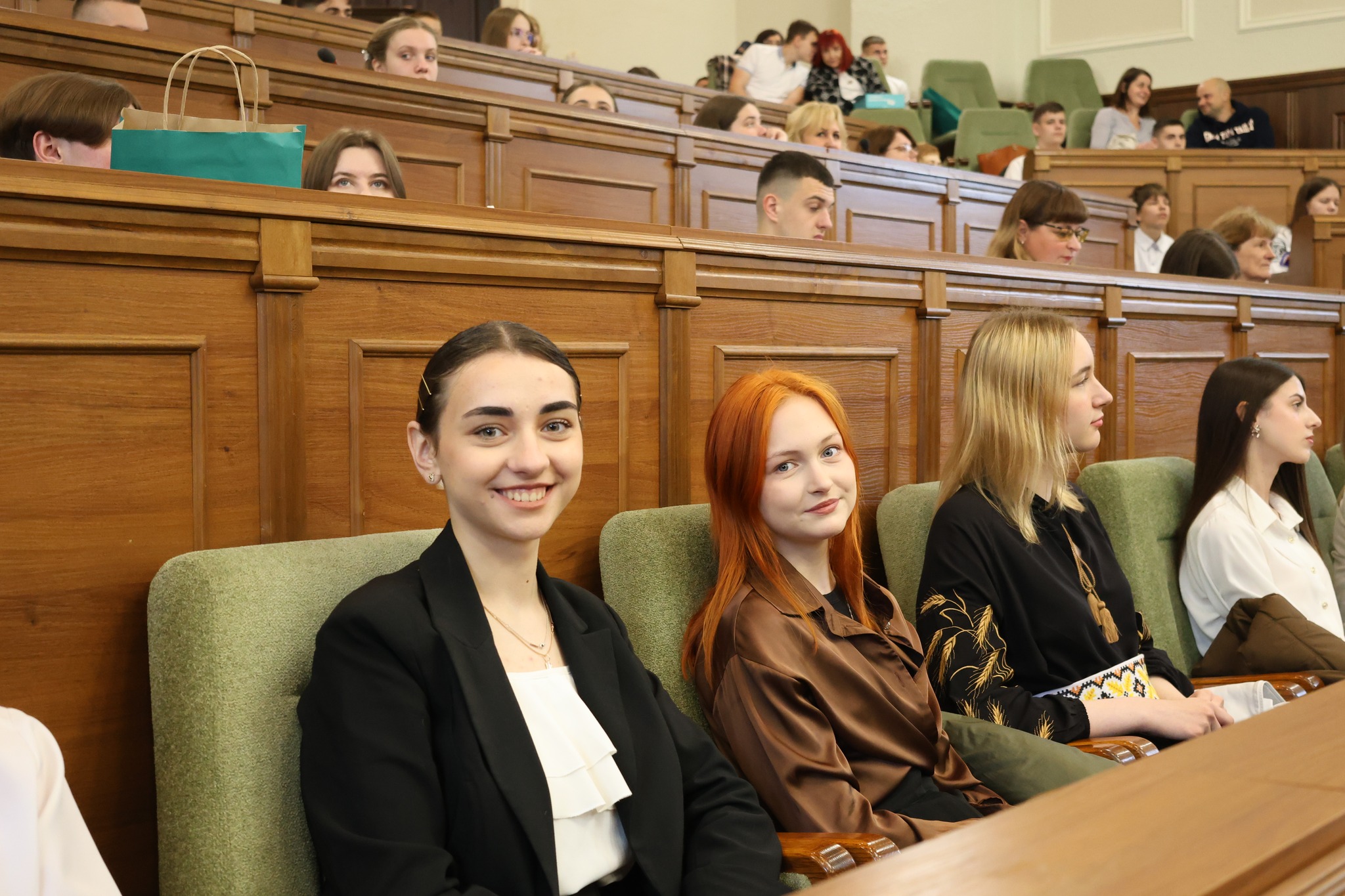 На Волині відзначили юних інтелектуалів: переможці олімпіад і конкурсів отримали нагороди
