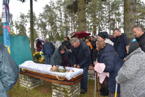 Віддав життя за Україну: на Волині попрощалися із Героєм Василем Макаровим