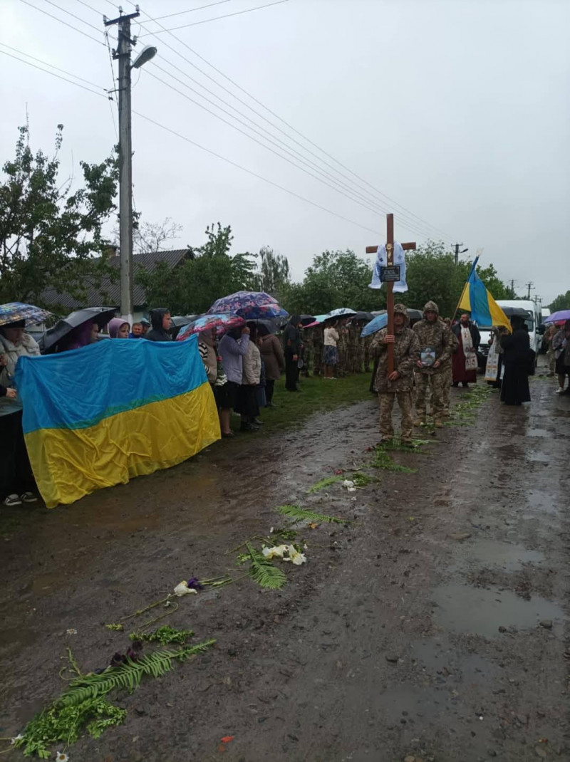 Не такого повернення додому Героя чекали мати, родина та громада: на Волині поховали 28-річного захисника Андрія Мороза