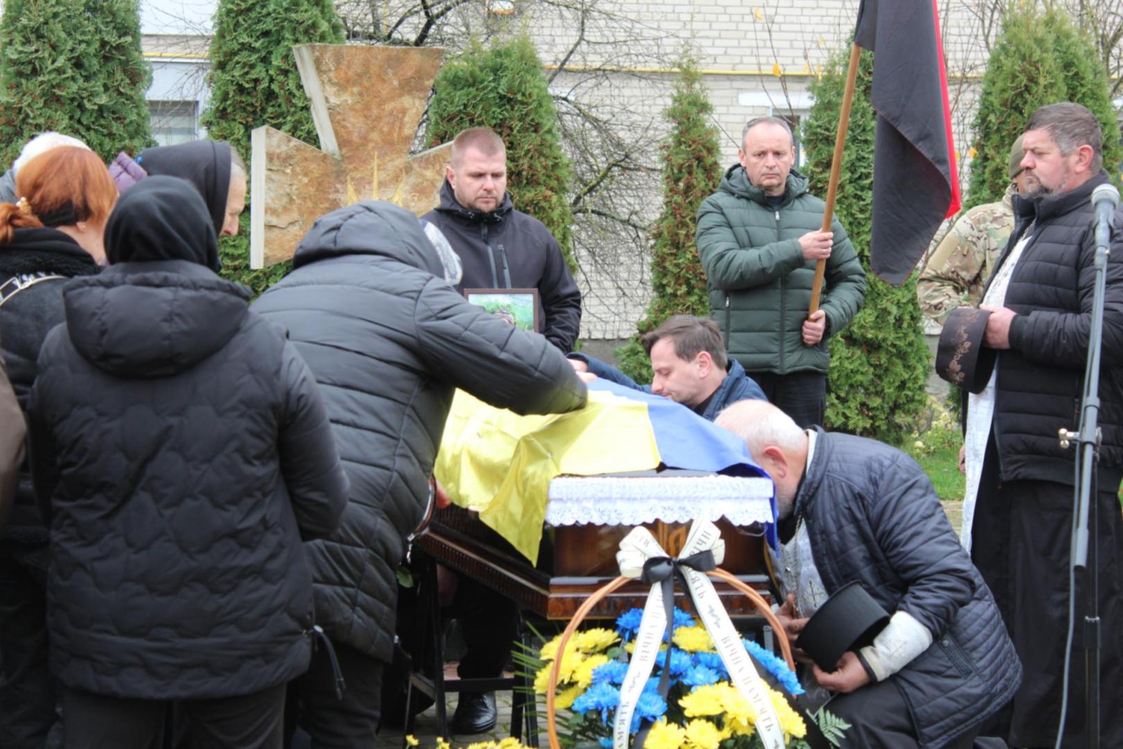 Завтра йому мало виповнитися 55 років: на Волині попрощалися із захисником Василем Савичем