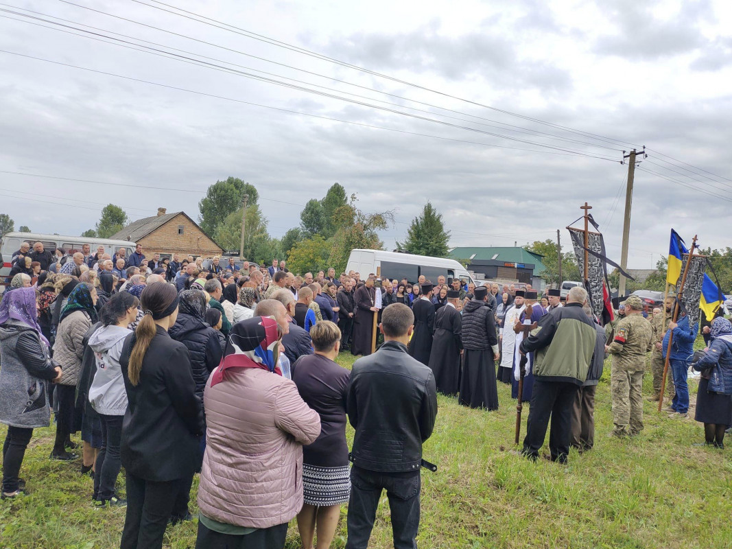 Був 3 тижні на передовій: громада на Волині попрощалася із 28 загиблим на війні Героєм-земляком Олександром Дубчуком