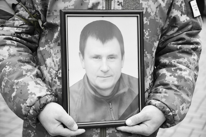 Загинув під час виконання бойового завдання на Донеччині: у Луцьку попрощалися із Героєм Миколою Чусом