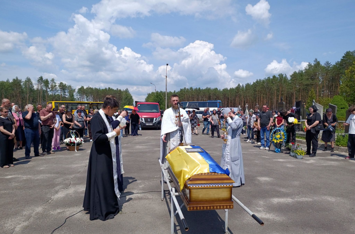 Навіки 22: на Волині поховали Героя Олександра Бусла, який тривалий час вважався зниклим безвісти