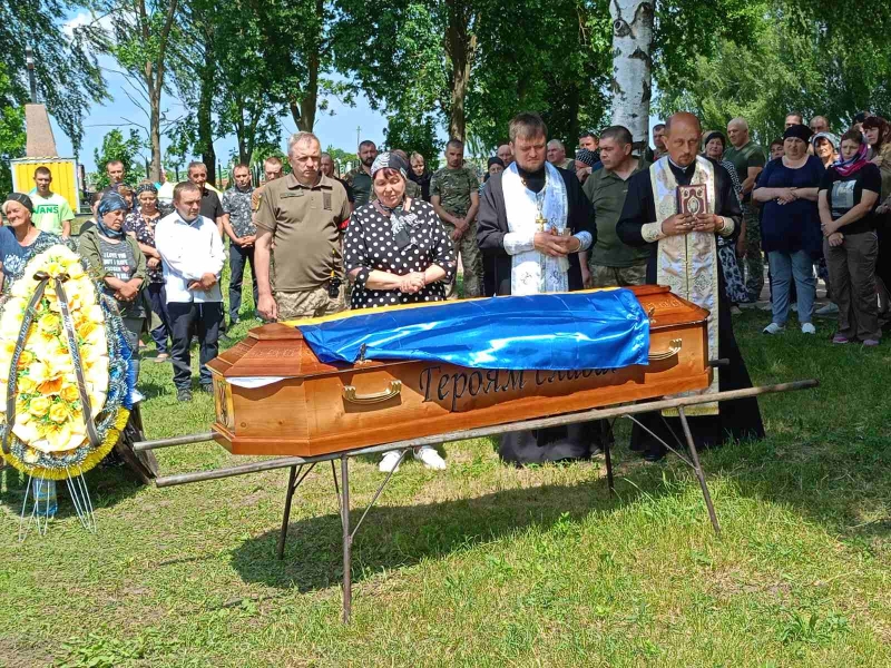 У громаді на Волині попрощалися із загиблим Героєм Ярославом Бережним