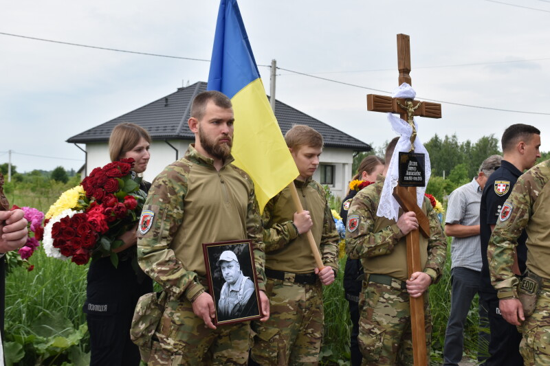 Біля Луцька попрощалися з правоохоронцем Віктором Масюком