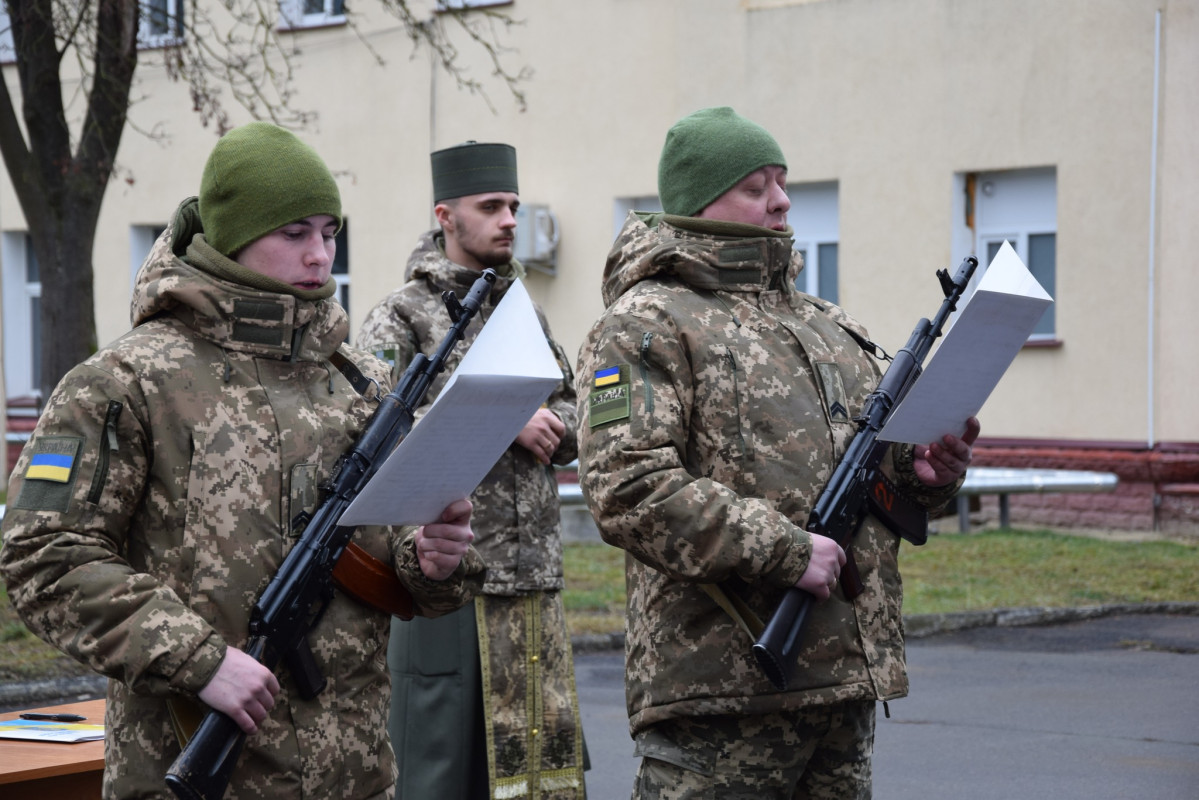 Наймолодшому - 19 років: новобранці Волинського прикордонного загону склали військову присягу