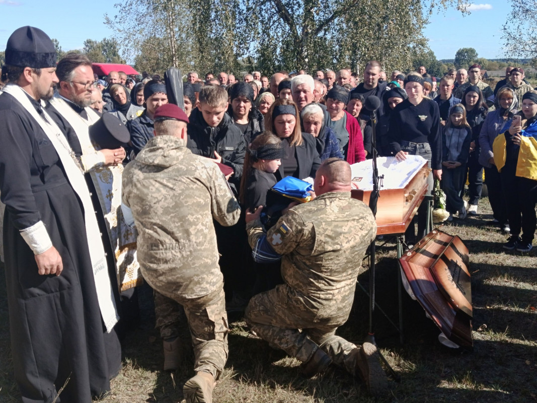 Овдовіла дружина, син та донечка так рано втратили батька: на Волині провели в останню земну дорогу Героя Сергія Водька