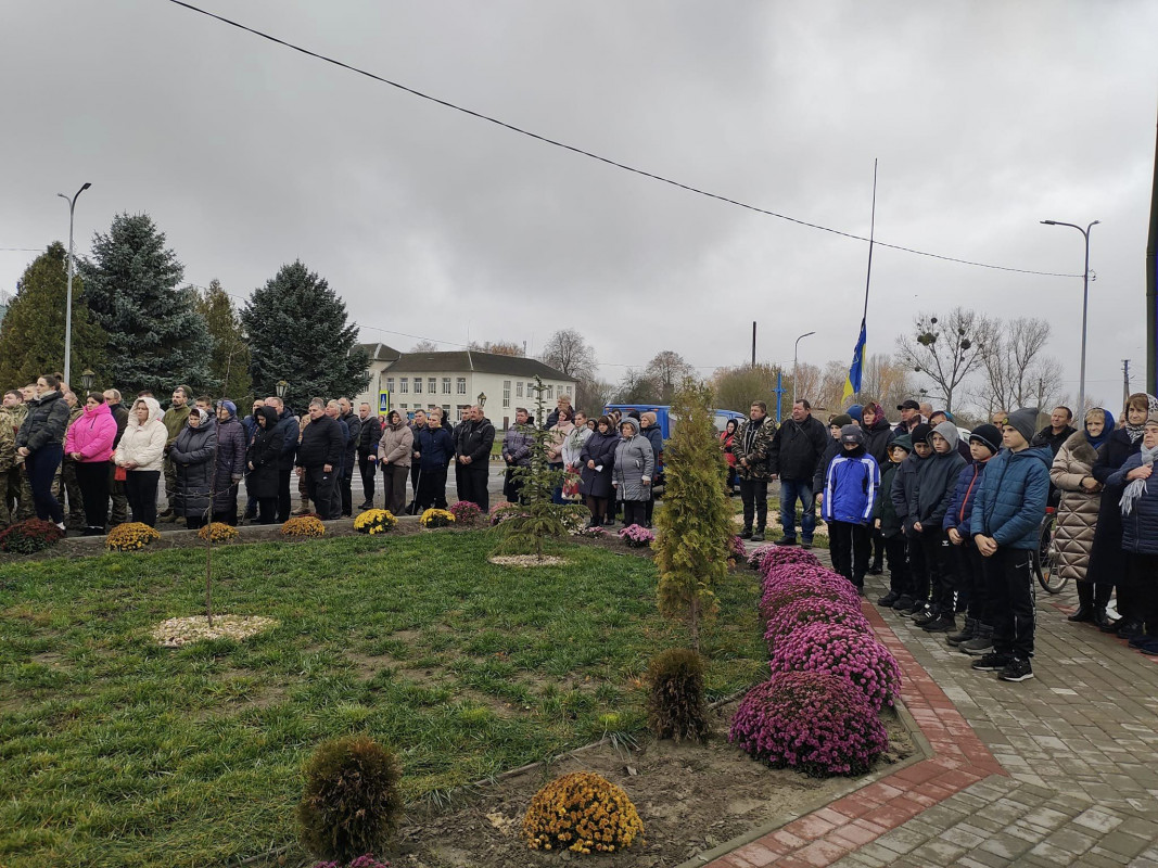 Лише через десять днів побратими змогли забрати його тіло з поля бою: на Волині поховали Героя Михайла Вацика