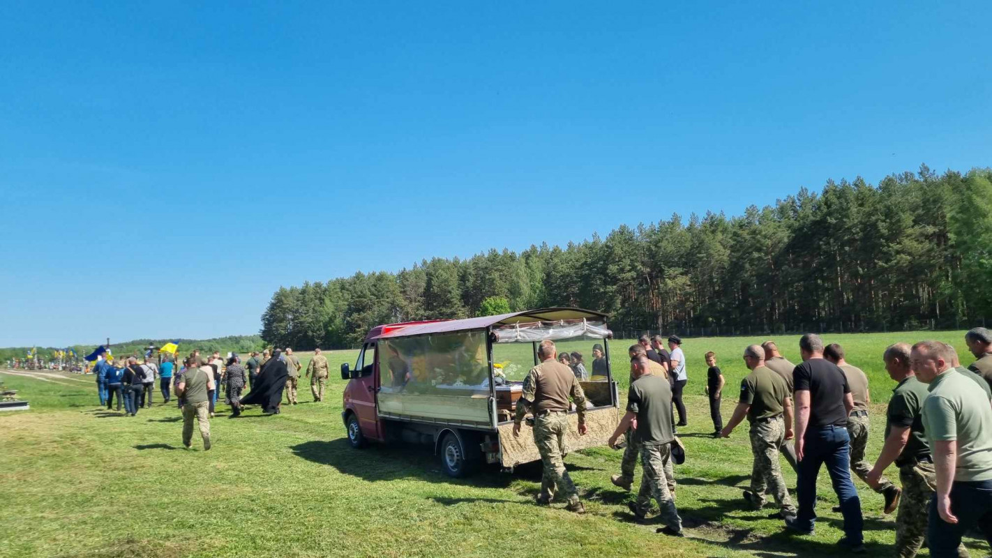 Громада в жалобі: на Волині попрощалися із Героєм Русланом Сулімом