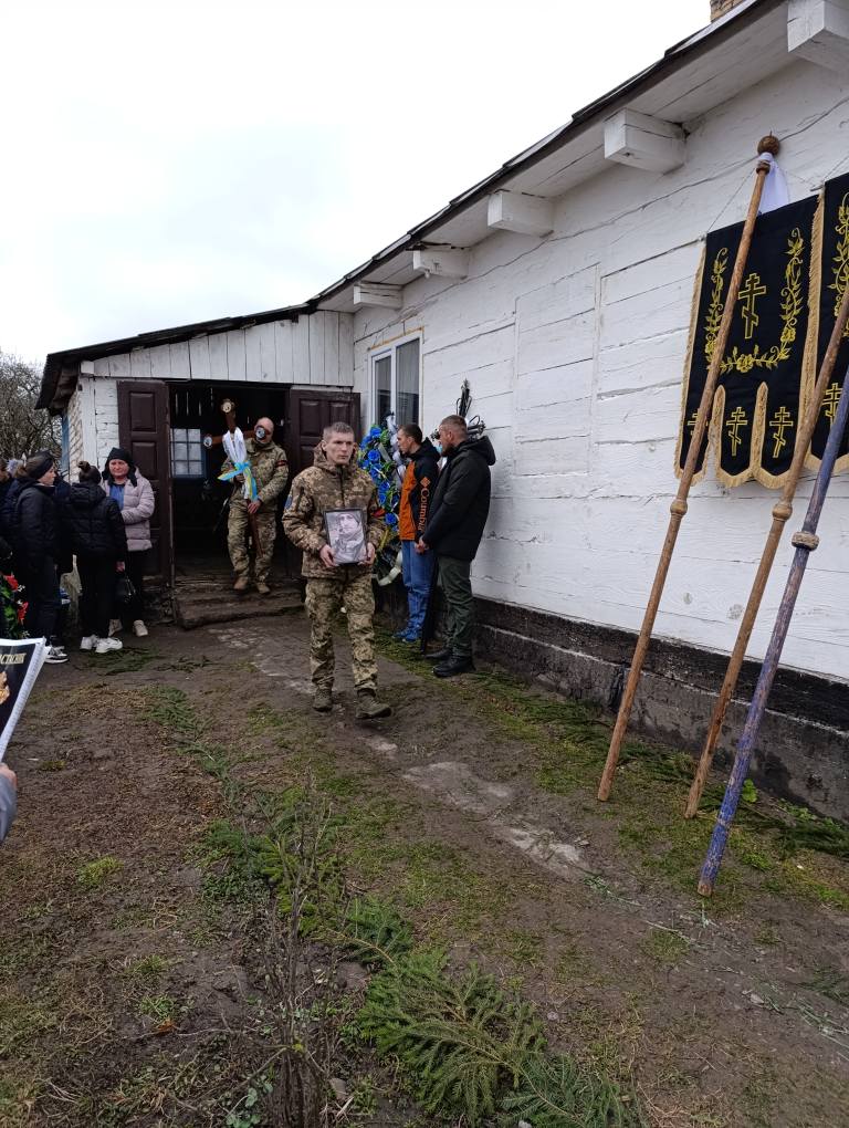 Нещодавно одружився, мріяв про спільне життя з коханою і про дітей: на Волині поховали 23-річного Героя Віталія Забродського