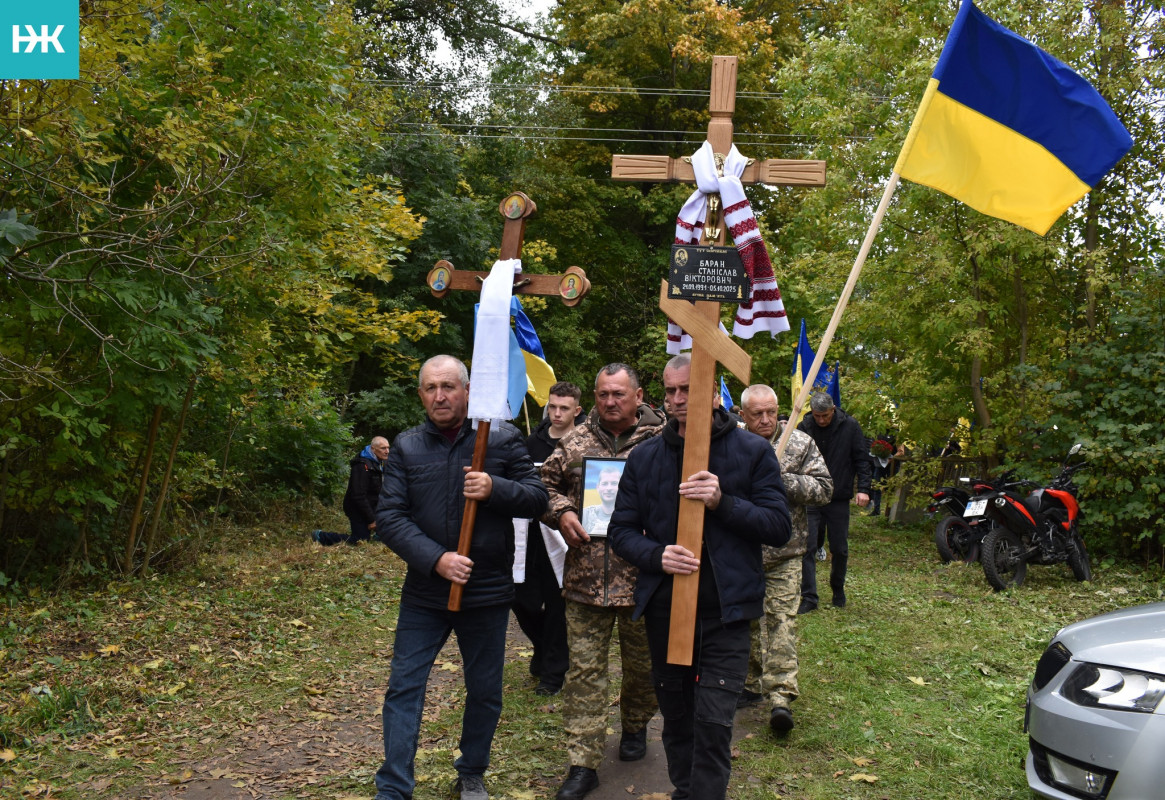 Громада у жалобі: на Волині в останню дорогу провели молодого захисника Станіслава Барана