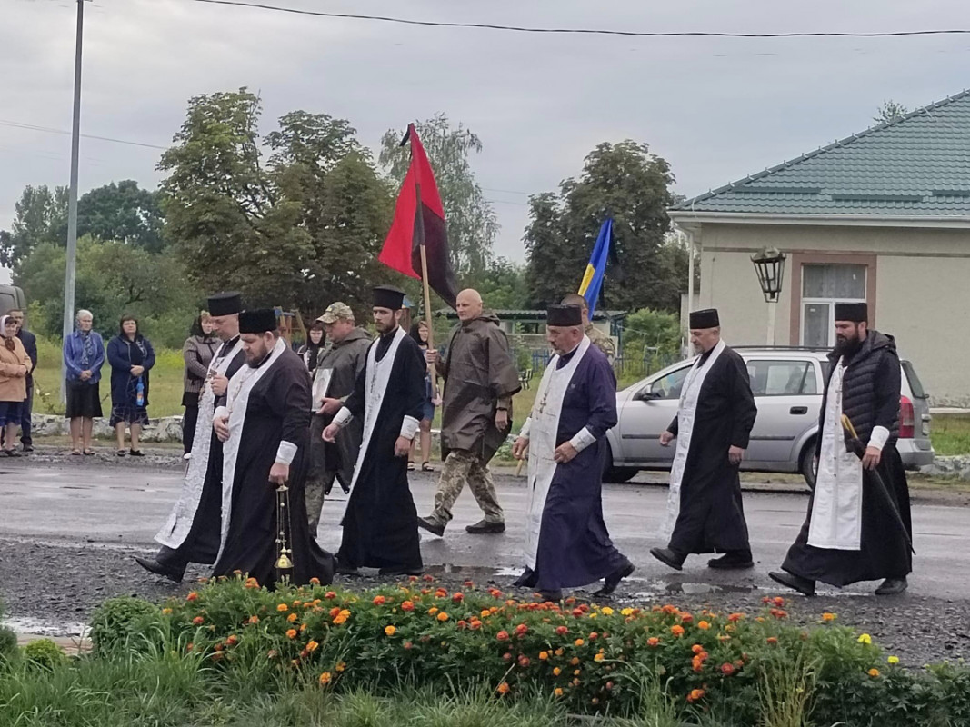 Був 3 тижні на передовій: громада на Волині попрощалася із 28 загиблим на війні Героєм-земляком Олександром Дубчуком