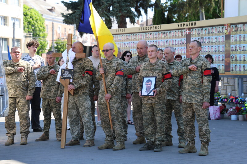 У Луцьку попрощалися з Героєм Андрієм Ющиком, який загинув понад рік тому