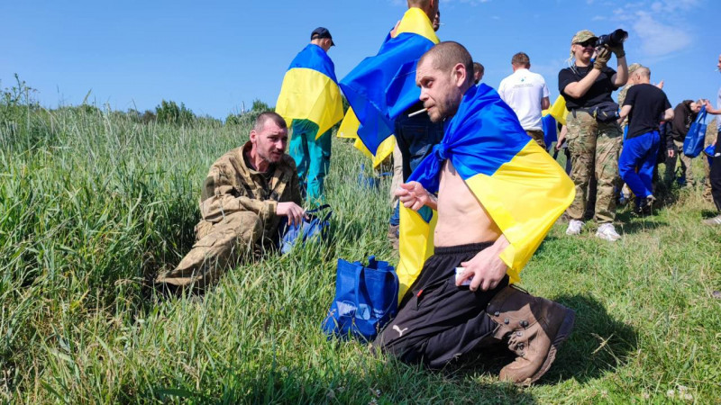 Україна повернула з російського полону ще 45 військових та двоє дітей