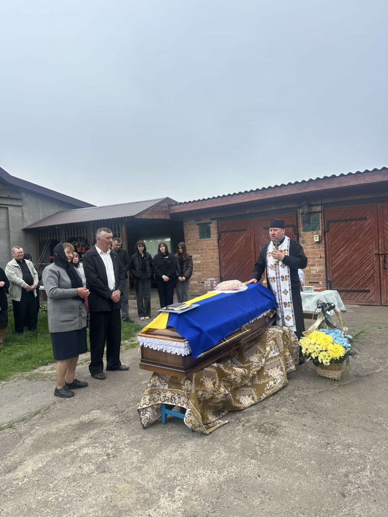 Устилузька громада попрощалася із захисником України Олександром Сачуком